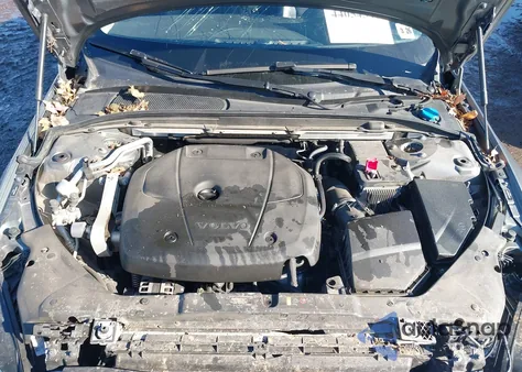 2021 Volvo S60 T5 Momentum z USA, uszkodzony, nr VIN 7JR102TZ1MG113089